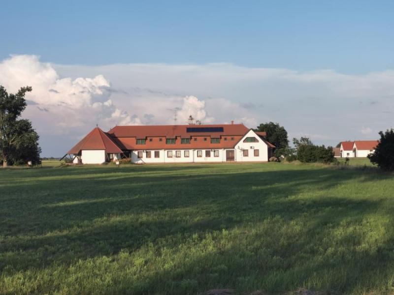 Sterbetz István Túzokvédelmi Látogatóközpont KMNP, Dévaványa